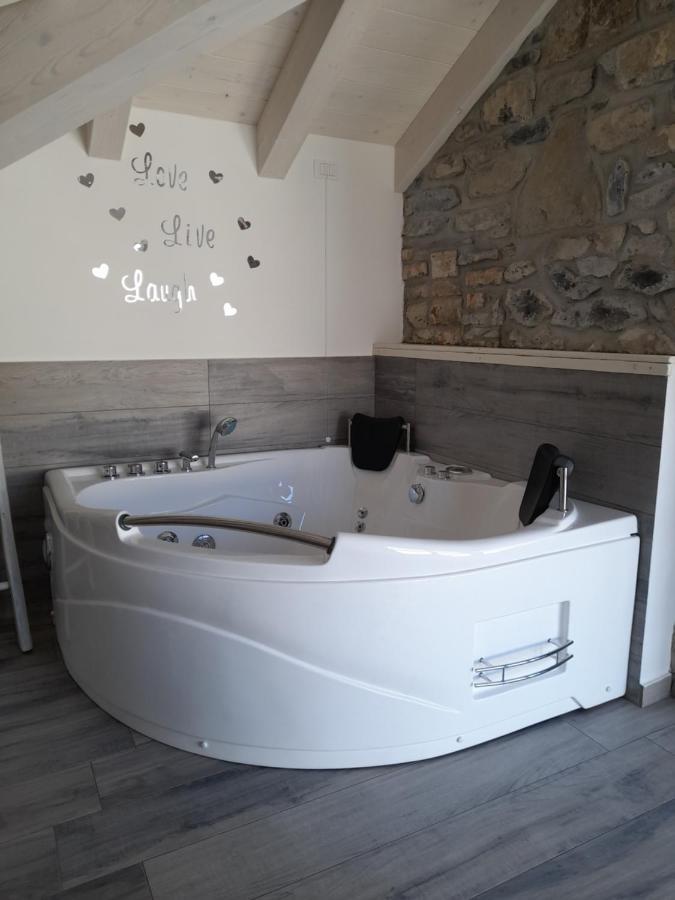 White Suite - Jacuzzi, Swimming Pool & Lake View 레체노 외부 사진