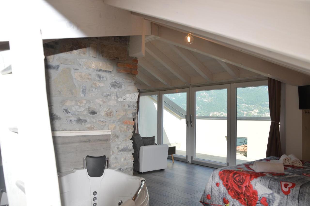 White Suite - Jacuzzi, Swimming Pool & Lake View 레체노 외부 사진